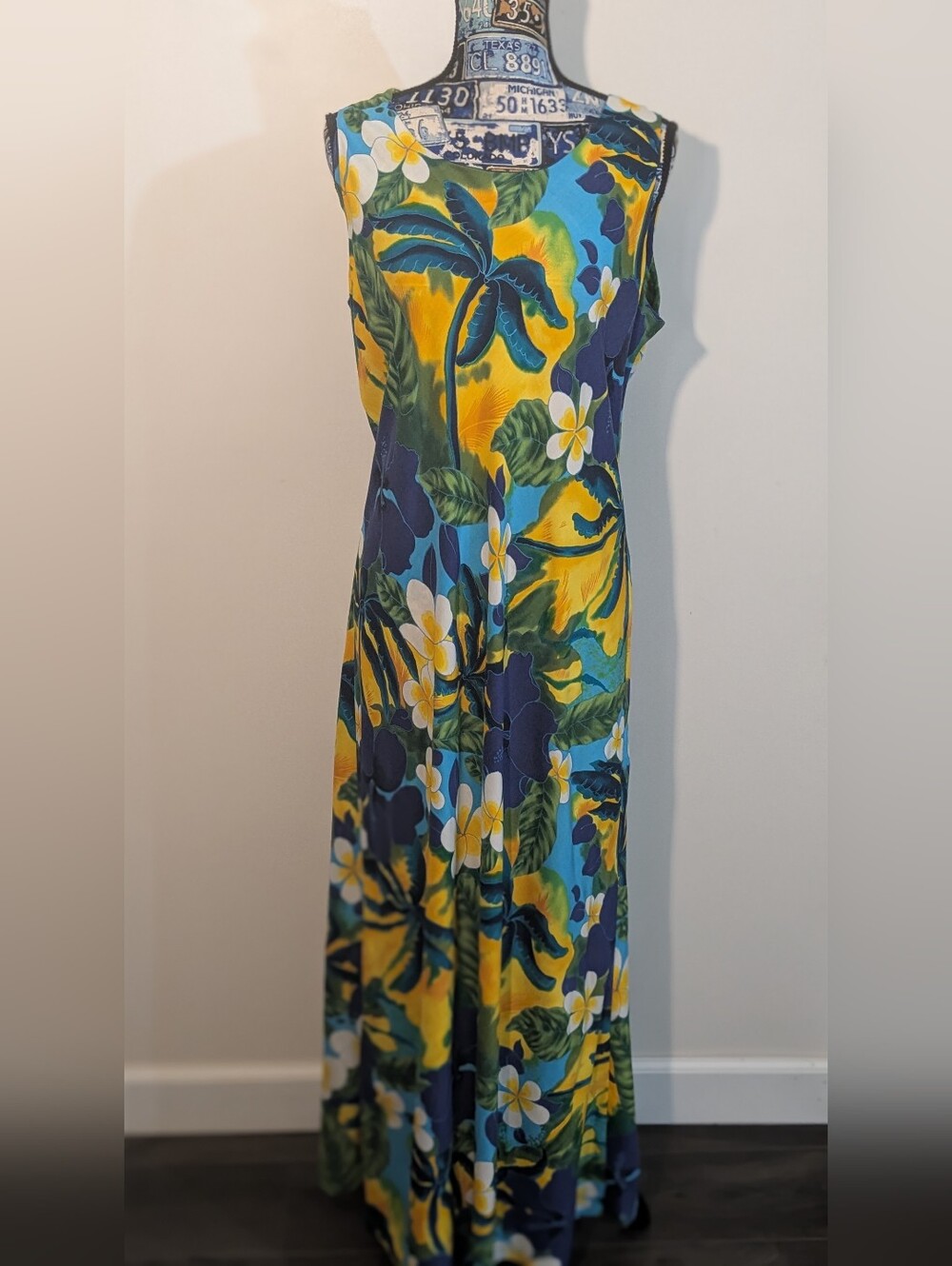 Hilo Hattie The Hawaiian Original Hibiscus & Palm Tree Gorgeous Tank Maxi Dress